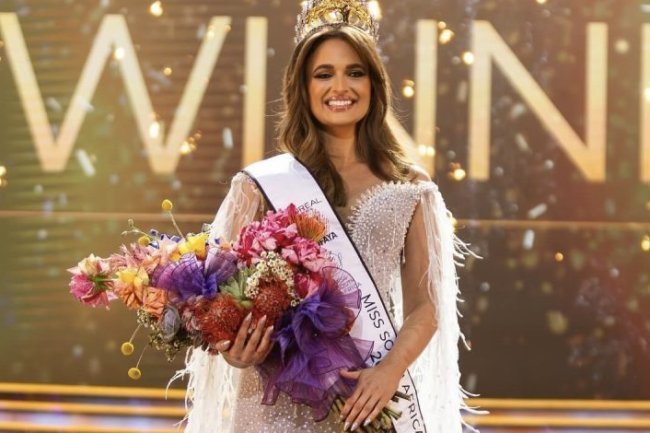 In a first amid controversy, a 28-year-old deaf woman was crowned Miss South Africa.