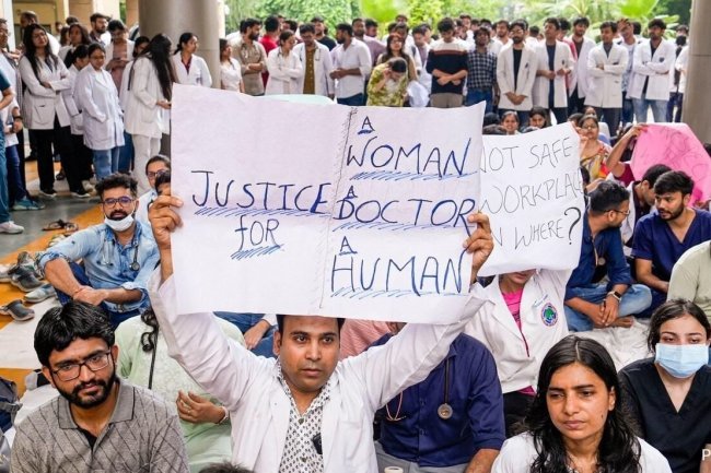 Doctors Nationwide Demonstrate Against Kolkata Doctor Rape-Murder Case