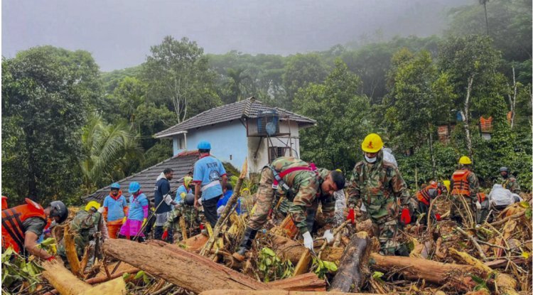 Kerala landslides: As medical personnel struggle to save surviving, the autopsy count rises.