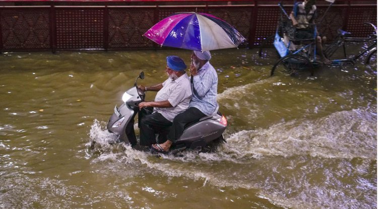 More rain is predicted in Delhi; 3 people are hurt and 1 person died in building collapse incidents
