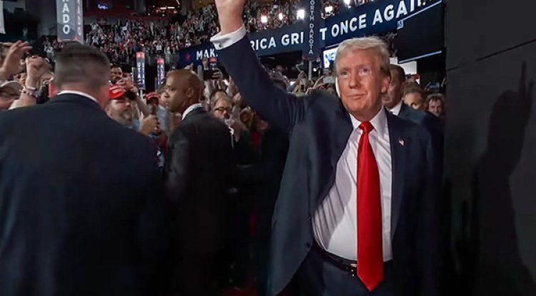 A technical issue forced the diversion of Donald Trump's plane before the rally in Montana.