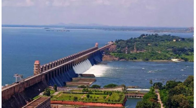 Minister, Andhra Pradesh experts tour Tungabhadra Dam.