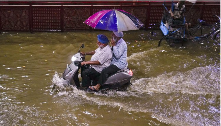 More rain is predicted in Delhi; 3 people are hurt and 1 person died in building collapse incidents