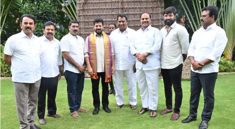 Gadwal Legislator Revanth Reddy and Krishna Mohan Reddy meet.