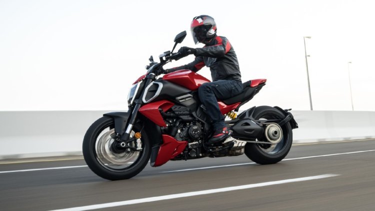 Review of the Ducati Diavel V4: Devil's Own Vehicle